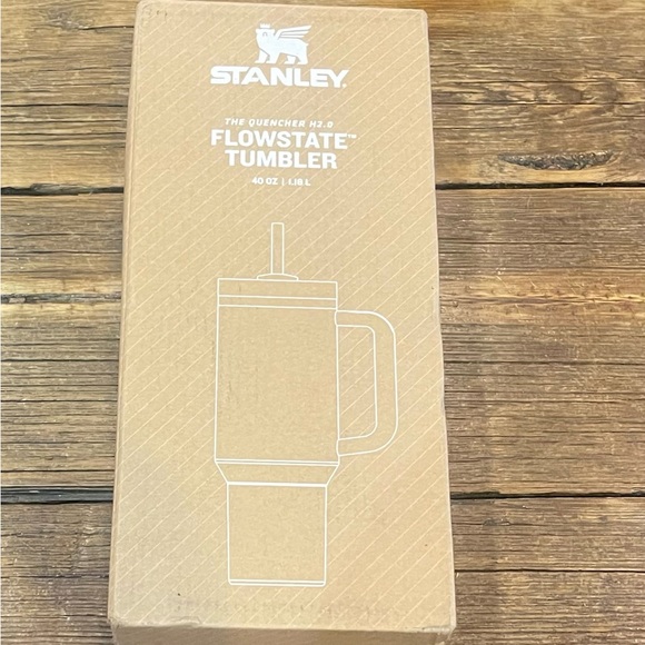 Stanley Adventure Quencher 40oz Tumbler Fog Silver Trim New - Picture 8 of 8